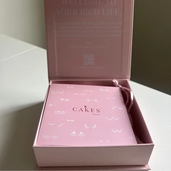 *NEW* CAKES Grippy Triangles - Picture 2 of 4